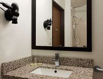  - Baymont Inn & Suites Cedar Rapids