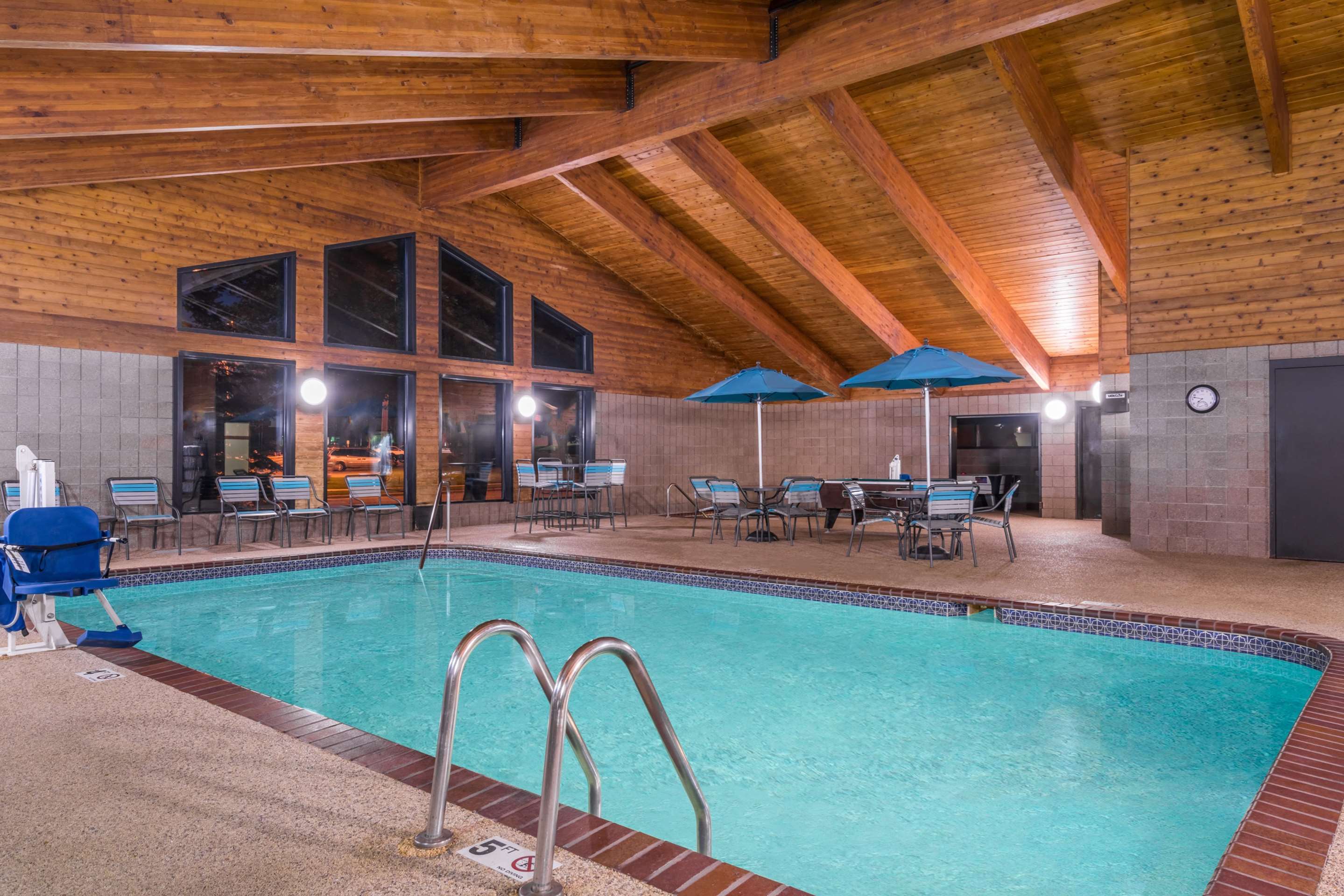 Pool | Baymont by Wyndham Owatonna