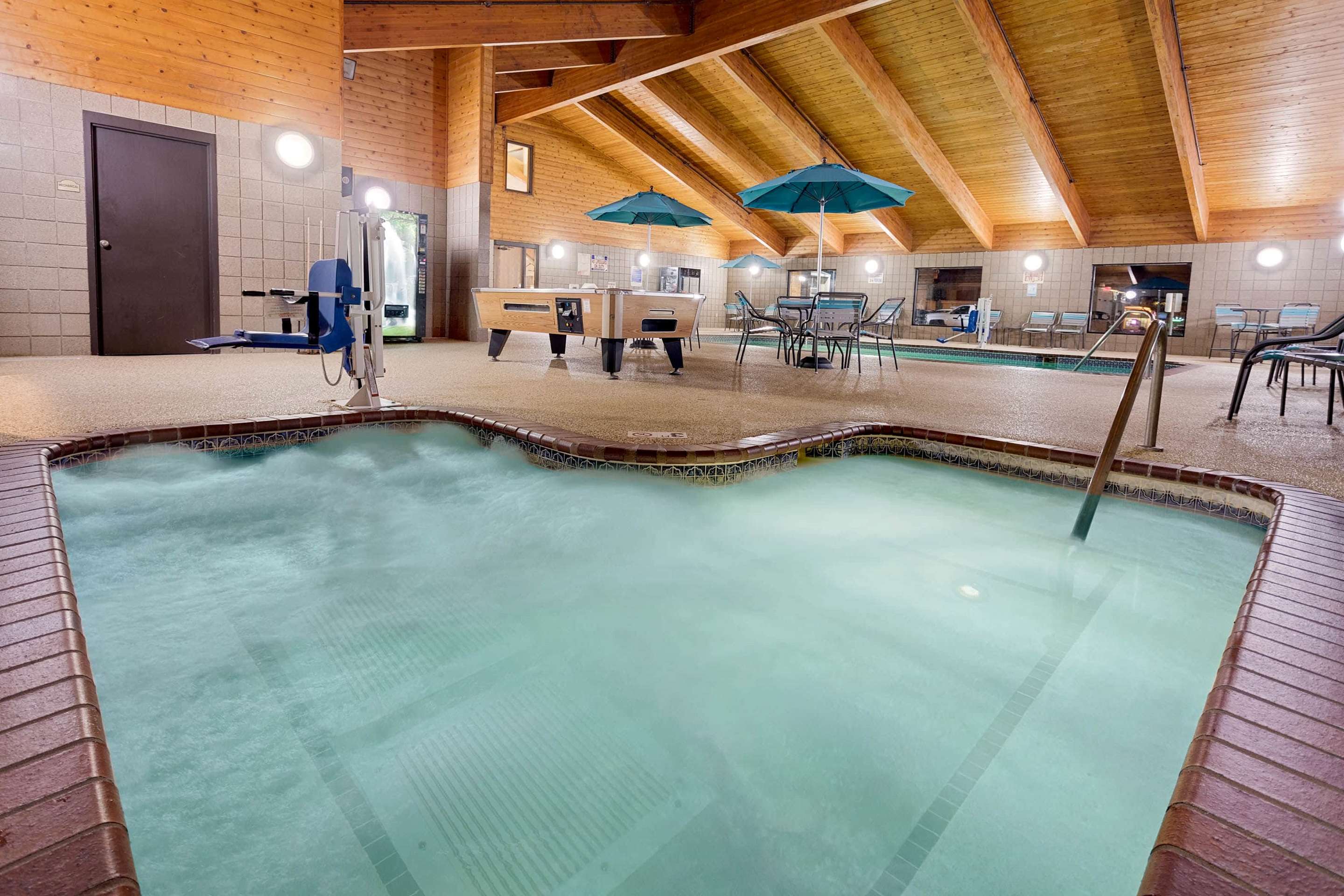 Pool | Baymont by Wyndham Owatonna