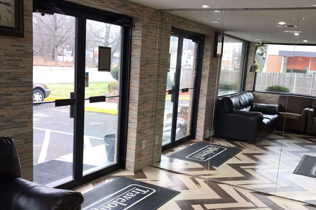 Lobby | Travelodge by Wyndham Avenel Woodbridge