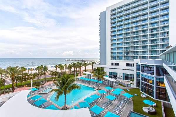 Pool - Wyndham Grand Hotel Clearwater Beach