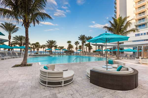 Pool - Wyndham Grand Hotel Clearwater Beach