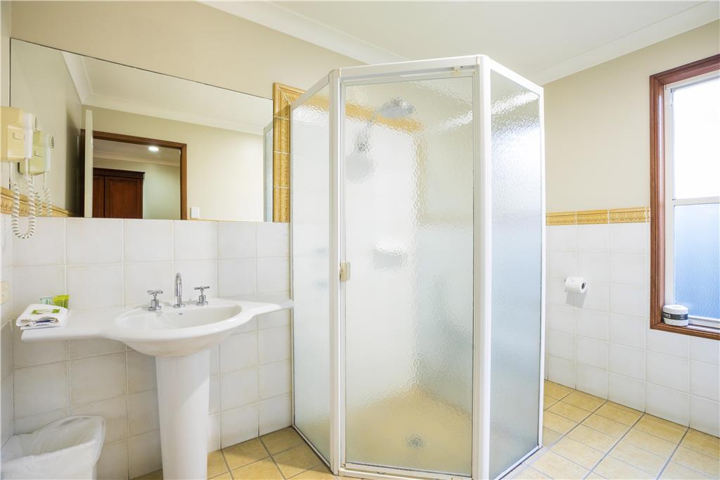 NIGHTCAP AT FEDERAL HOTEL-guestroom-Guest Room,Bathroom,On-Site.jpg