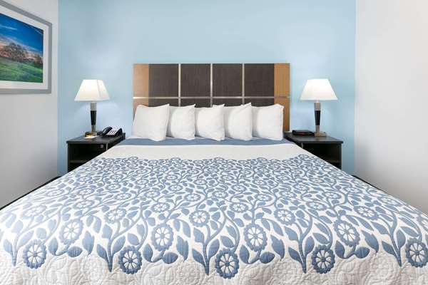 Suite - Days Inn & Suites Medical Center Lubbock