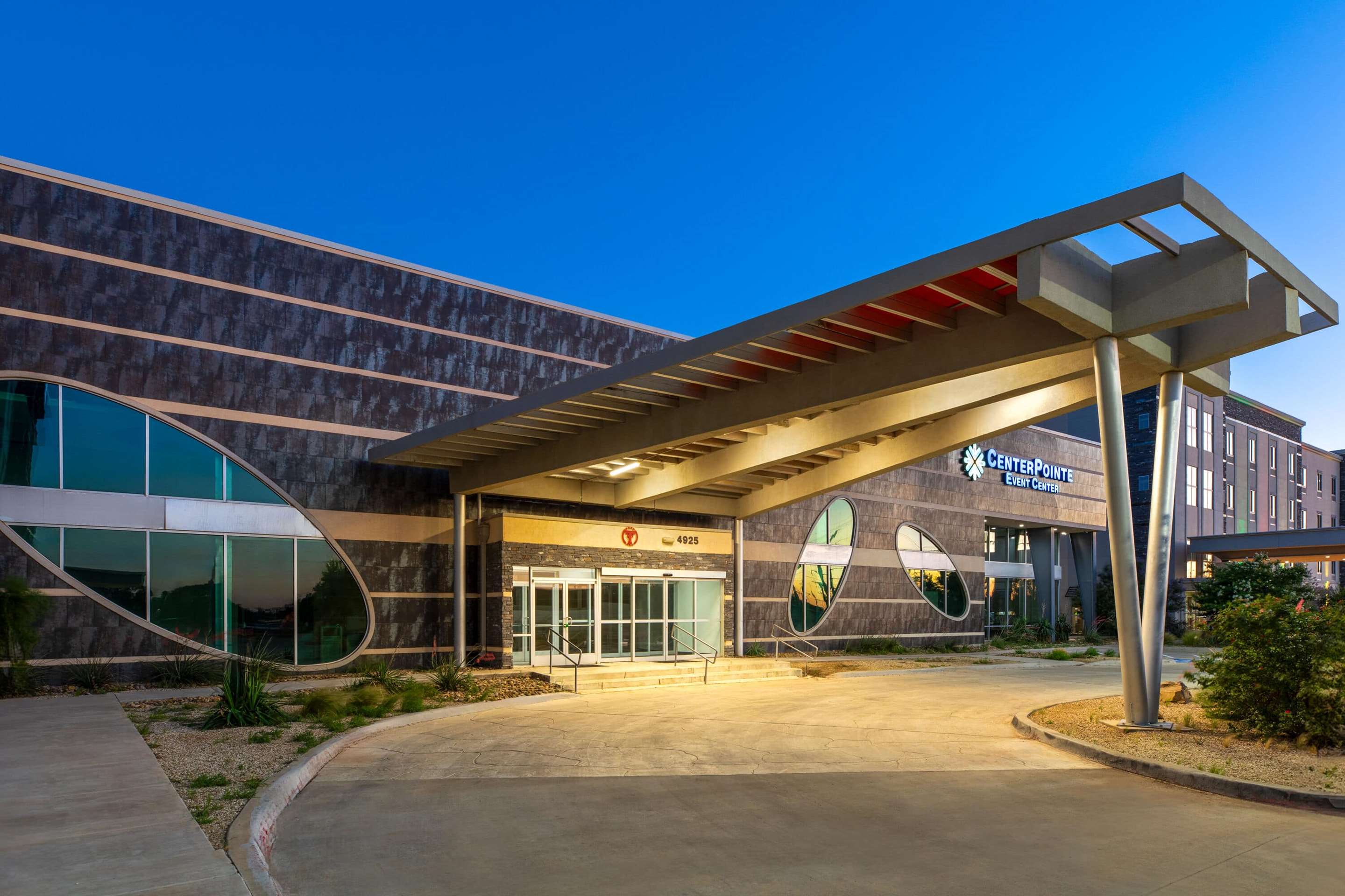 Exterior | Days Inn & Suites by Wyndham Lubbock Medical Center