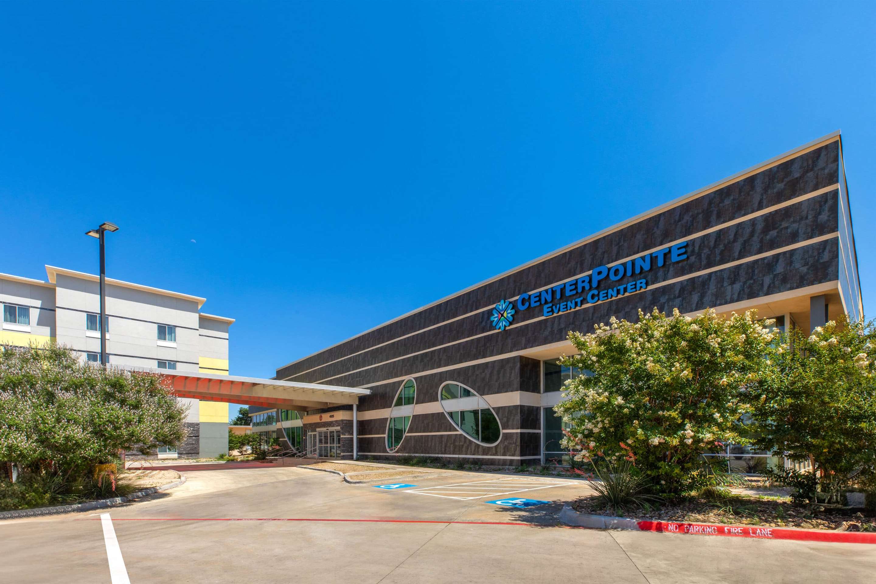 Exterior | Days Inn & Suites by Wyndham Lubbock Medical Center