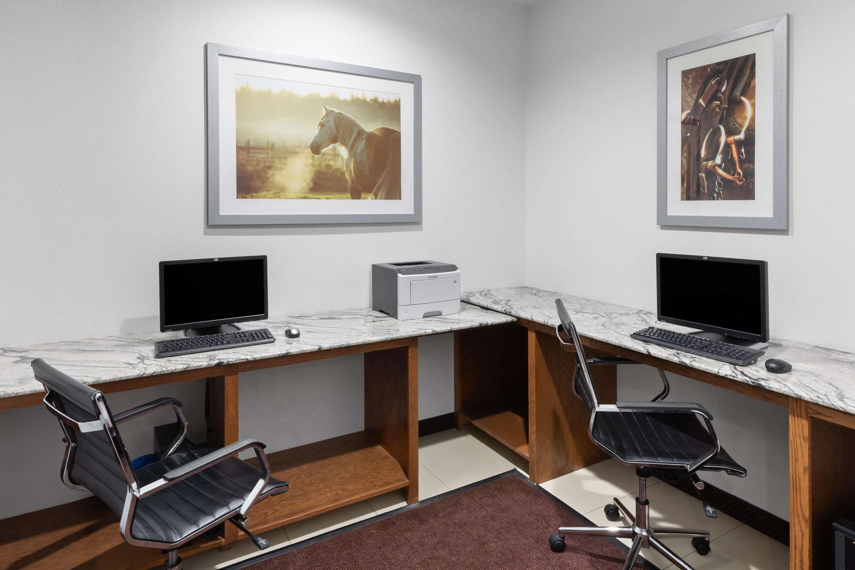 Business Center | Days Inn & Suites by Wyndham Lubbock Medical Center