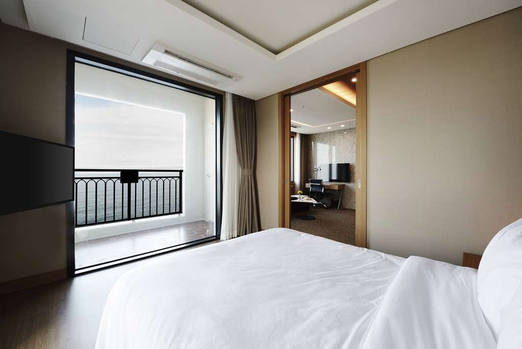 RAMADA BY WYNDHAM GANGWON SOKCHO-guestroom-Guest Room,On-Site.jpg