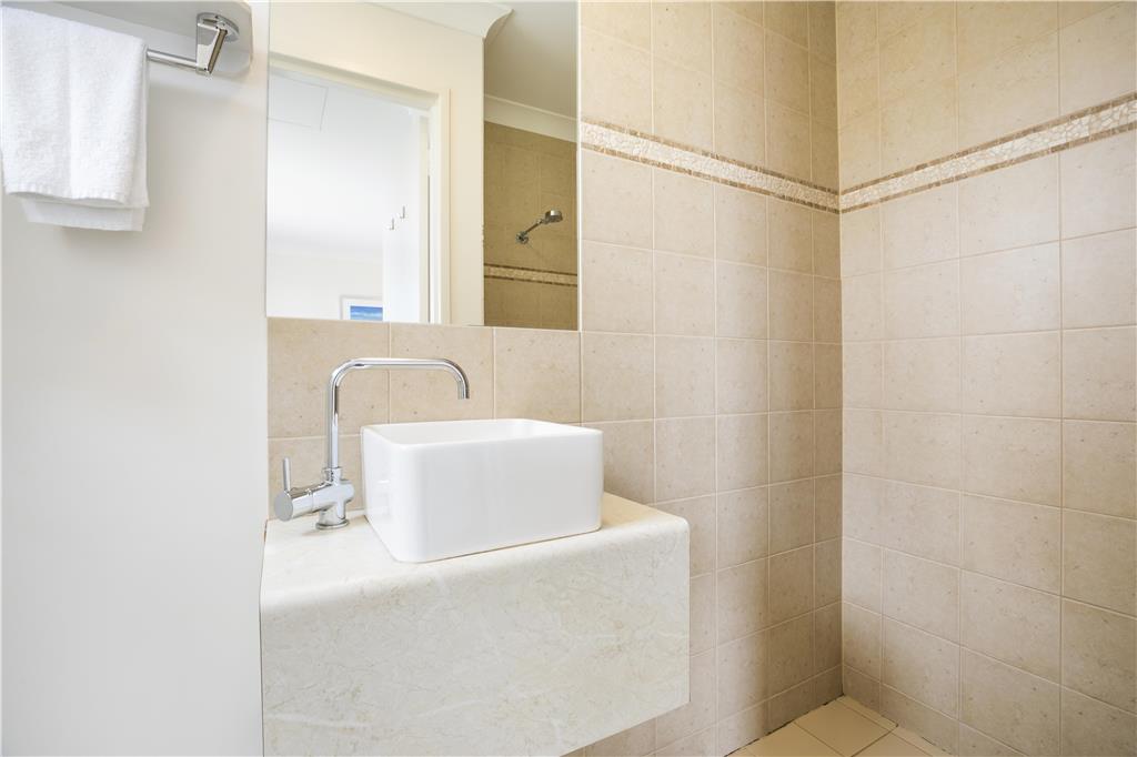 NIGHTCAP AT THE SHIP INN-guestroom-Guest Room,Bathroom,On-Site.jpg