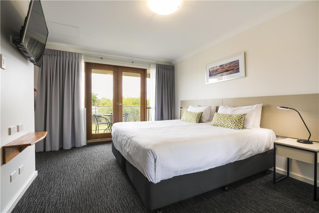 NIGHTCAP AT THE SHIP INN-guestroom-Guest Room,On-Site.jpg