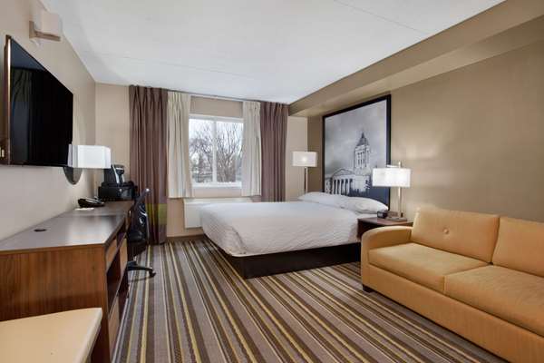  - Super 8 Hotel West Winnipeg