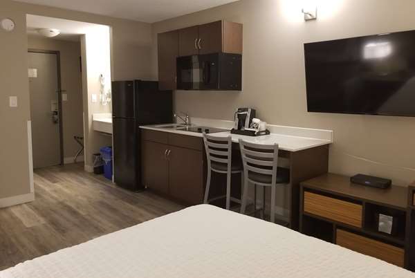  - Super 8 Hotel West Winnipeg
