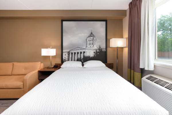  - Super 8 Hotel West Winnipeg