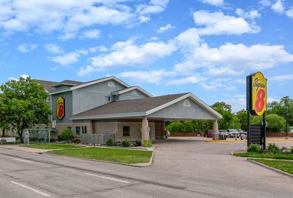Exterior view - Super 8 Hotel West Winnipeg