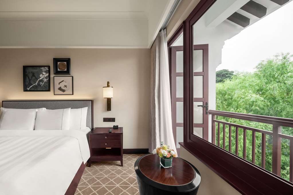 Pan Pacific Suzhou-guestroom-Guest Room,Balcony,Bed,Guest Room Amenity,Architecture,Indoor/Interior,On-Site,Summer,Exterior View of Building.jpg