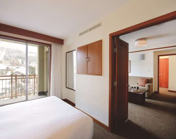 Suite - Pan Pacific Hotel Village Center Whistler