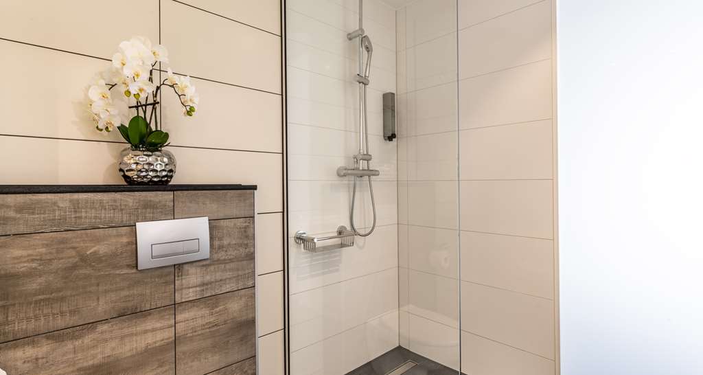 Best Western Plus Grand Winston - Tap to explore photos