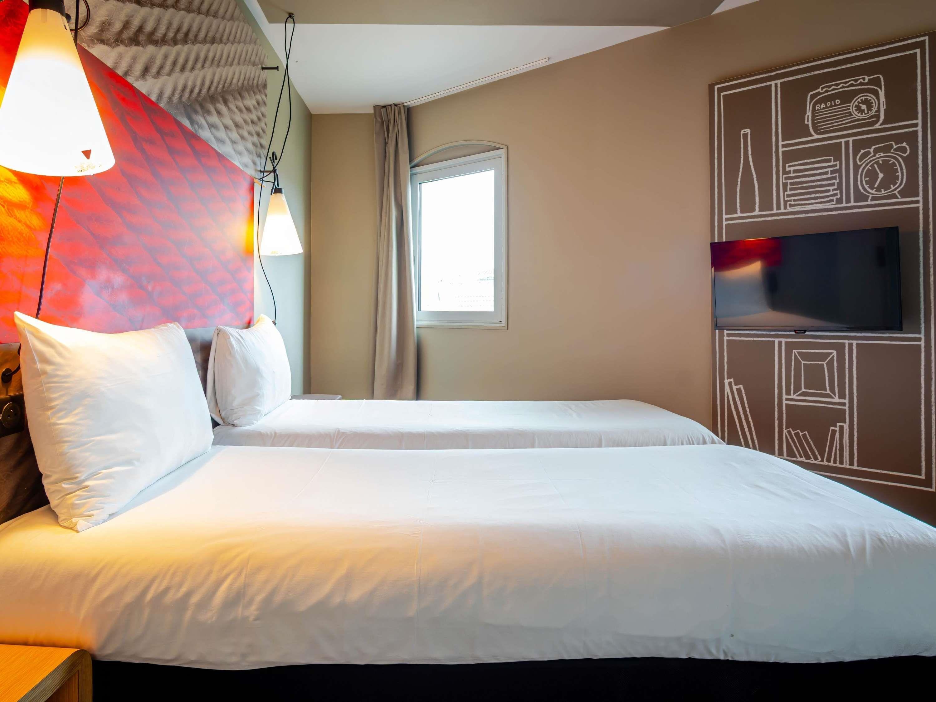 IBIS BORDEAUX CENTRE GARE Room Type - Standard room with 2 single beds