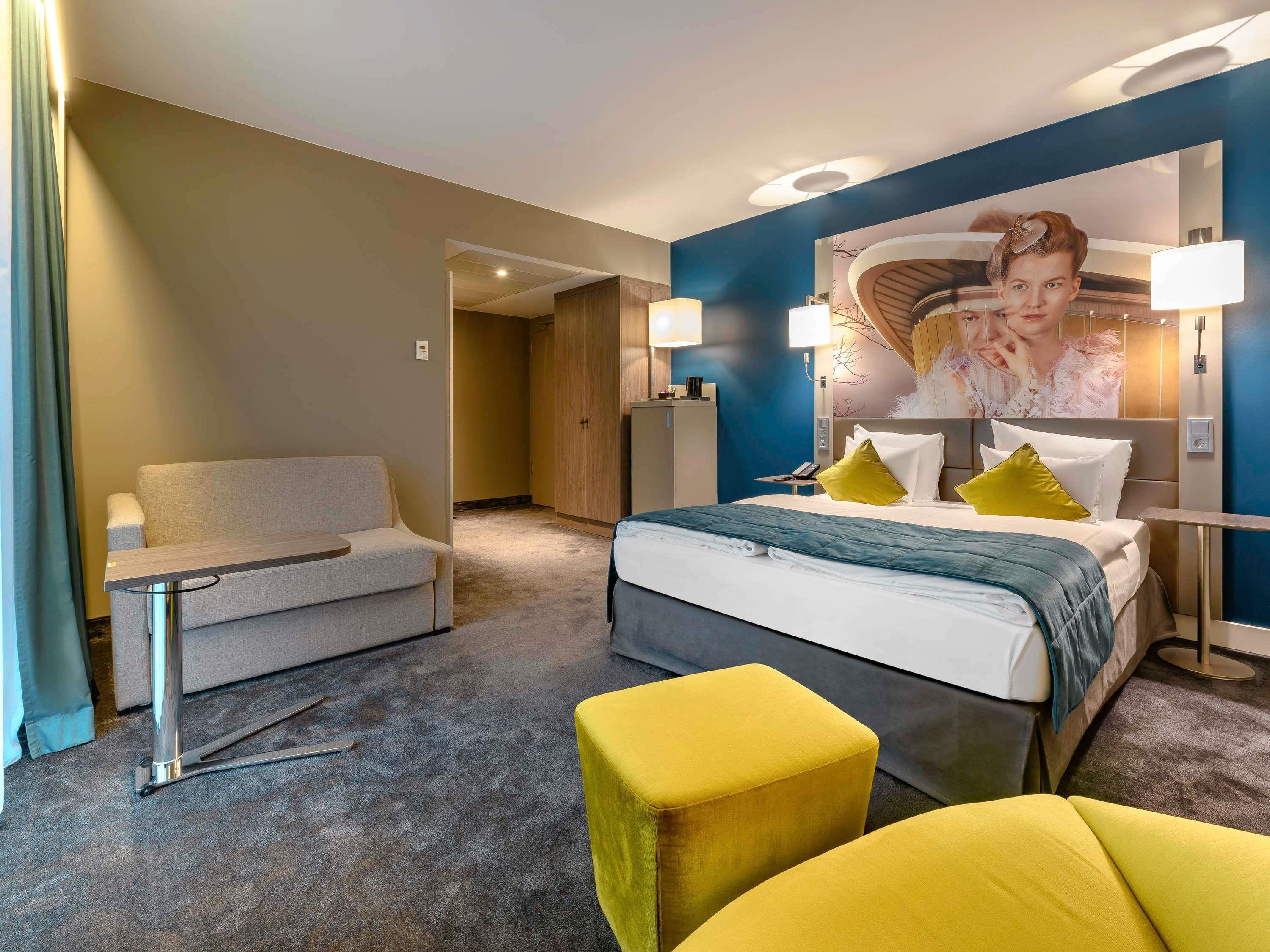 MERCUR BERLIN WITTENBERGPLATZ Room Type - Superior Room with queen-size bed and sofa bed MERCUR BERLIN WITTENBERGPLATZ Room Type - Superior Room with queen-size bed and sofa bed
