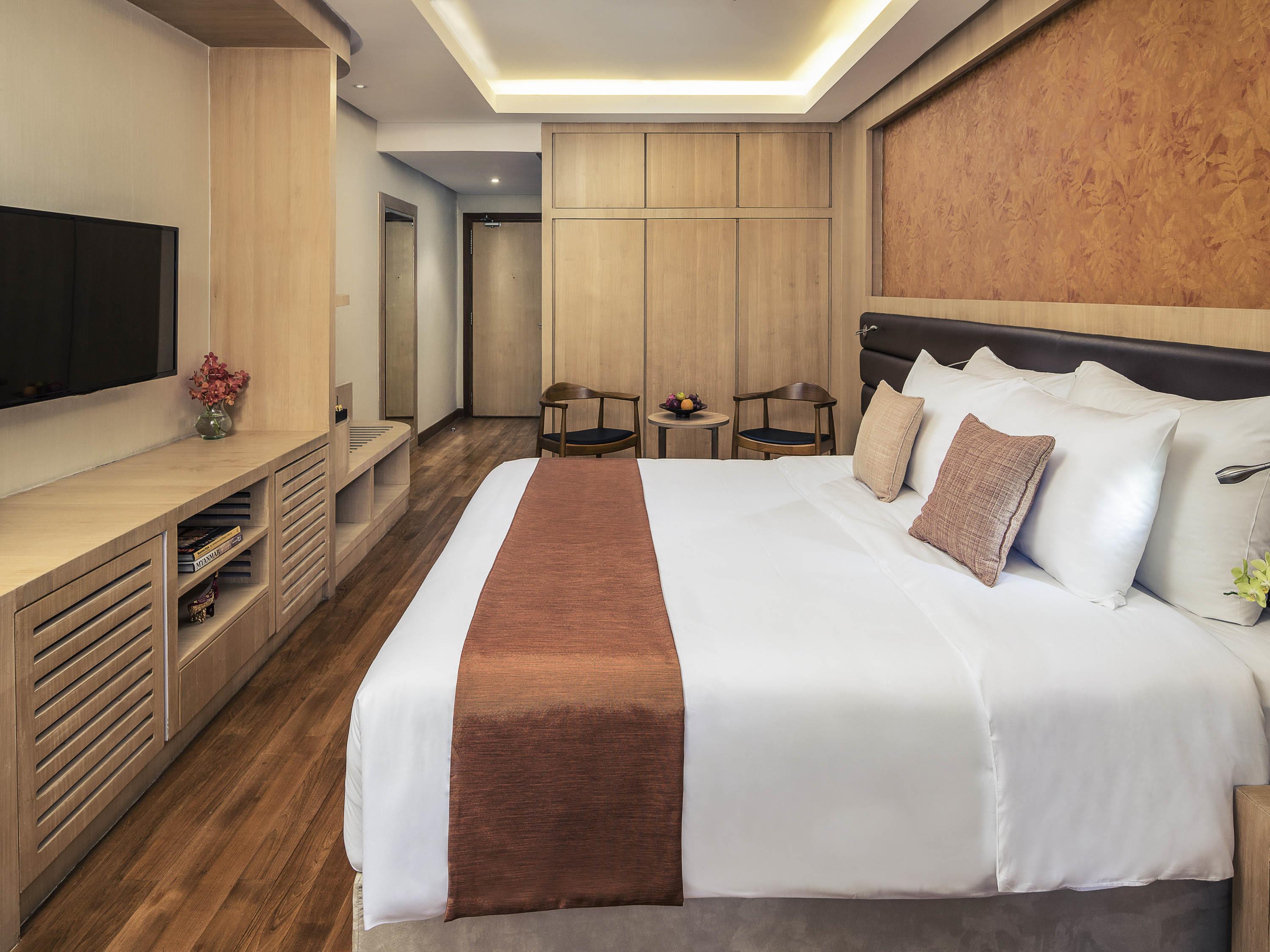 Mercure Yangon Kaba Aye Room Type - Deluxe King Size Bed