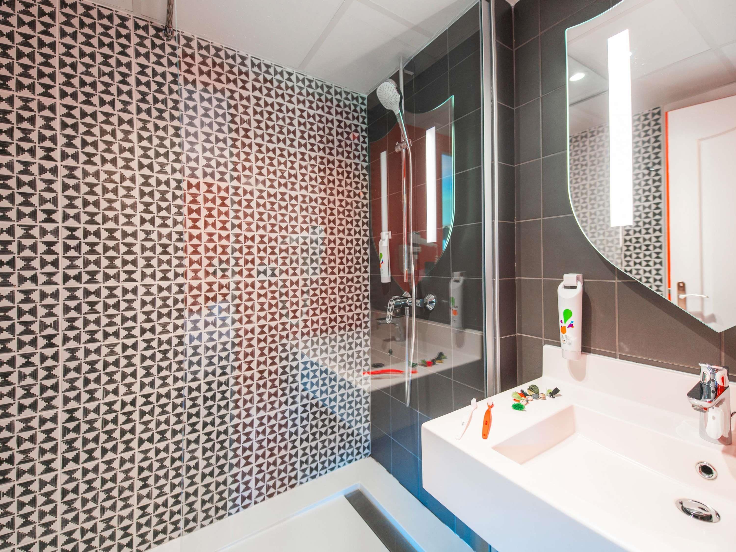 ibis Styles Carcassonne La Cit Room Type - Standard Room with 1 double bed, 2 bunk beds and 1 single bed