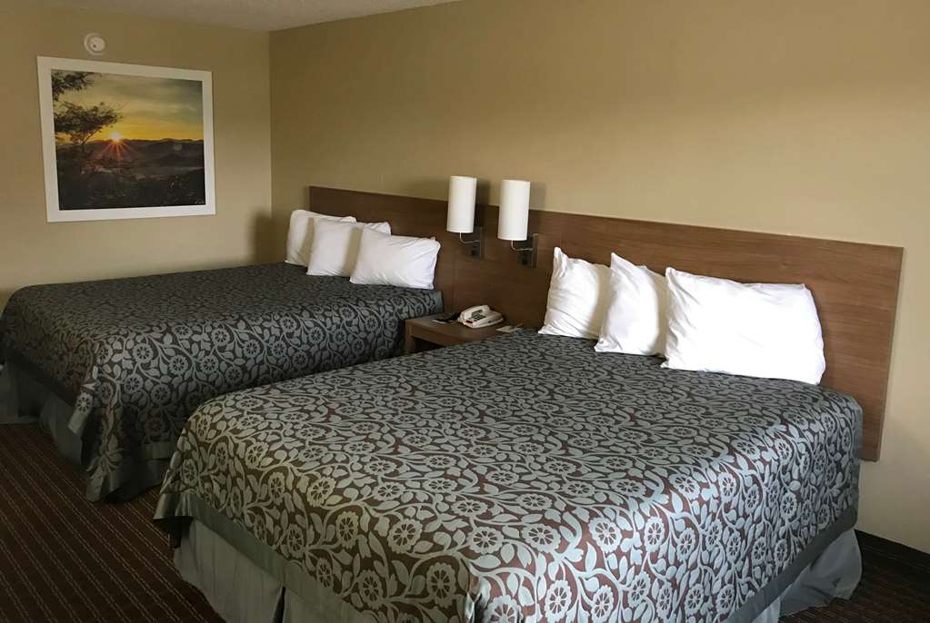 DAYS INN BY WYNDHAM LEXINGTON-guestroom-Guest Room,On-Site.jpg