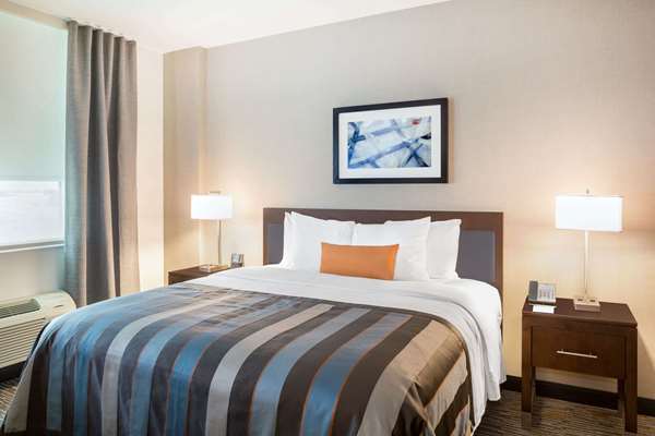 Suite - Wingate by Wyndham Hotel Miami Airport Doral
