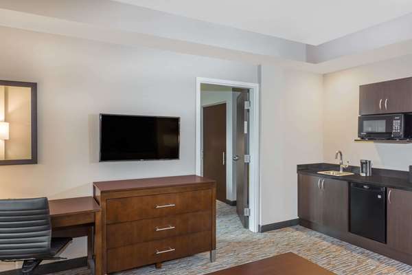 Suite - Wingate by Wyndham Hotel Miami Airport Doral