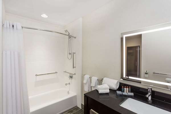  - Wingate by Wyndham Hotel Miami Airport Doral