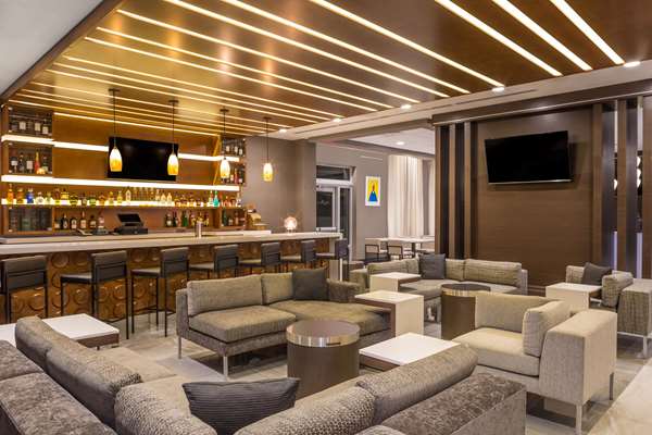 Bar - Wingate by Wyndham Hotel Miami Airport Doral