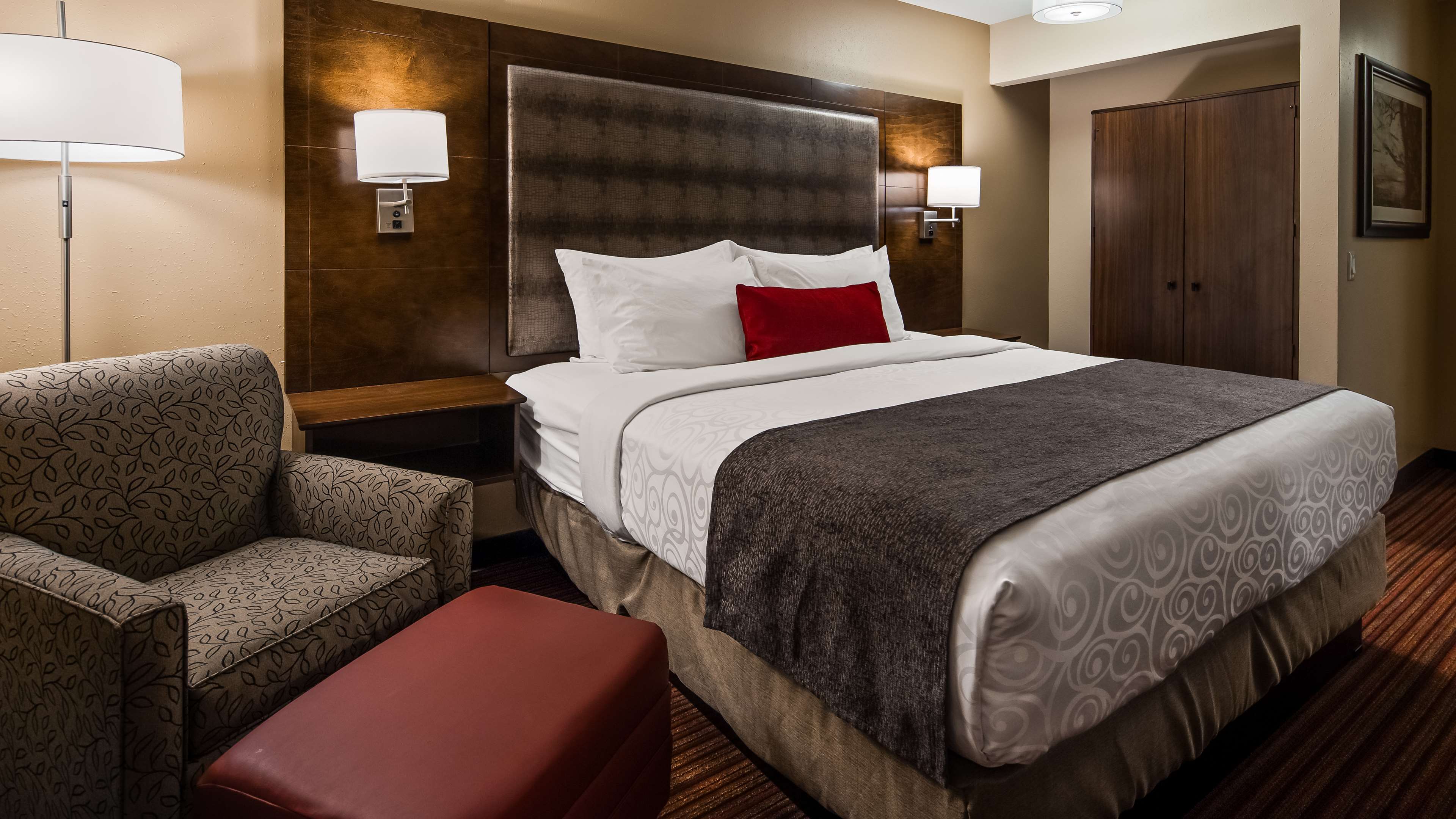 Best Western Plus Grand Castle Inn Suites Grand Rapids West