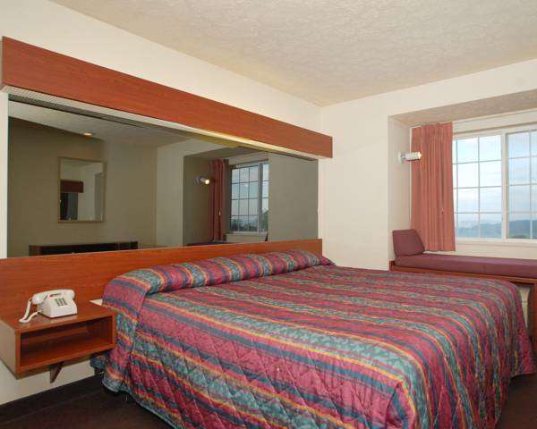  - Knights Inn St Clairesville - I-70, Exit 218