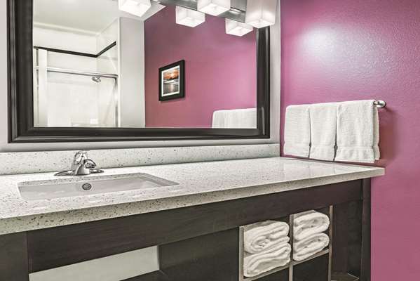  - La Quinta Inn & Suites North Grand Prairie - I-30, Exit 34