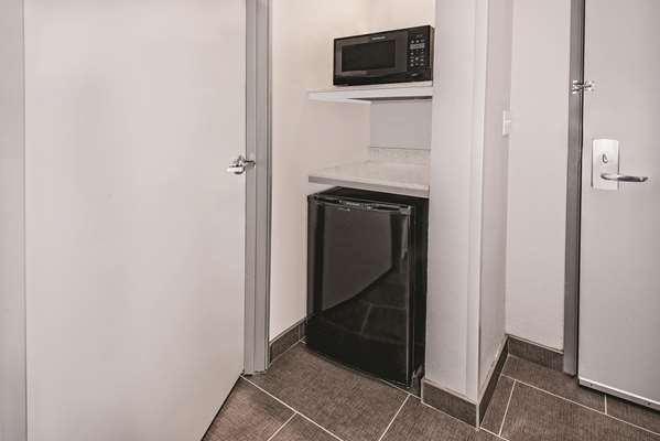  - La Quinta Inn & Suites North Grand Prairie - I-30, Exit 34