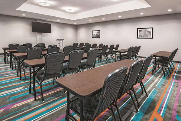  - La Quinta Inn & Suites North Grand Prairie - I-30, Exit 34