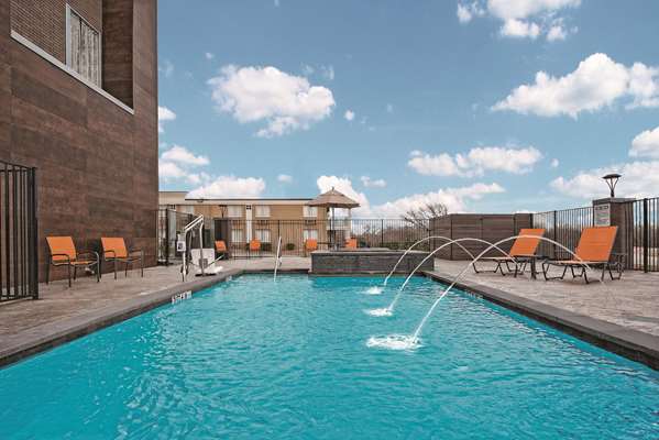 Pool - La Quinta Inn & Suites North Grand Prairie - I-30, Exit 34