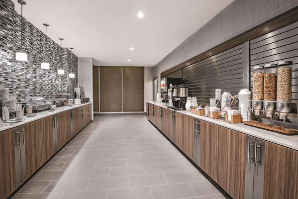  - La Quinta Inn & Suites North Grand Prairie - I-30, Exit 34