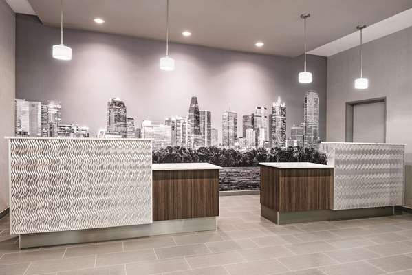  - La Quinta Inn & Suites North Grand Prairie - I-30, Exit 34