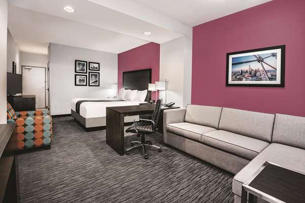  - La Quinta Inn & Suites North Grand Prairie - I-30, Exit 34