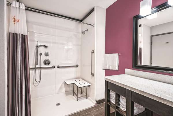  - La Quinta Inn & Suites North Grand Prairie - I-30, Exit 34