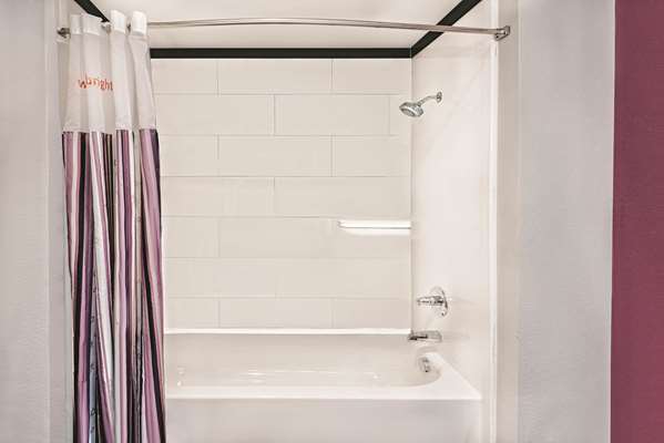  - La Quinta Inn & Suites North Grand Prairie - I-30, Exit 34