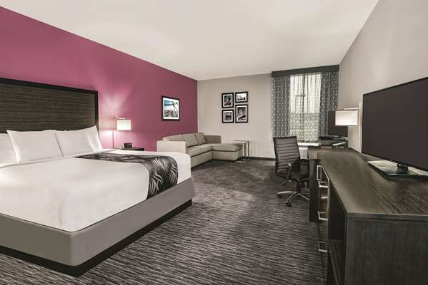  - La Quinta Inn & Suites North Grand Prairie - I-30, Exit 34