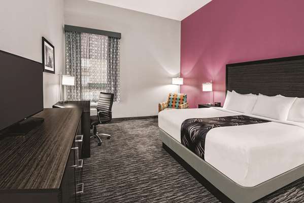  - La Quinta Inn & Suites North Grand Prairie - I-30, Exit 34