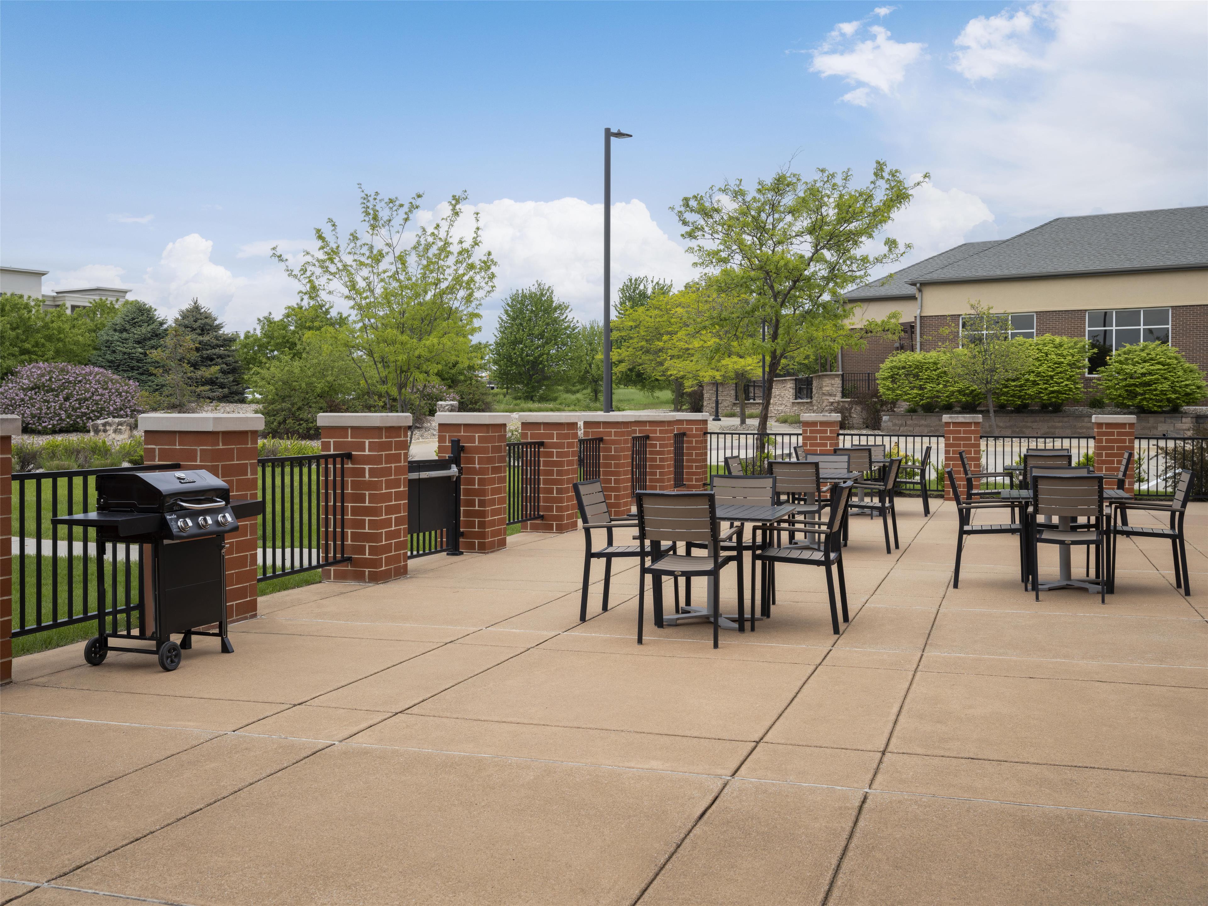 Patio Terrace | Hyatt Place West Des Moines Jordan Creek