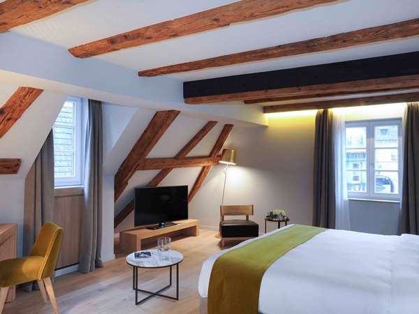 SUITE JUNIOR, 1 king size bed and 2 single beds