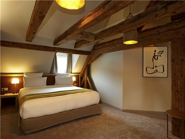 SUITE JUNIOR, 1 king size bed and 2 single beds