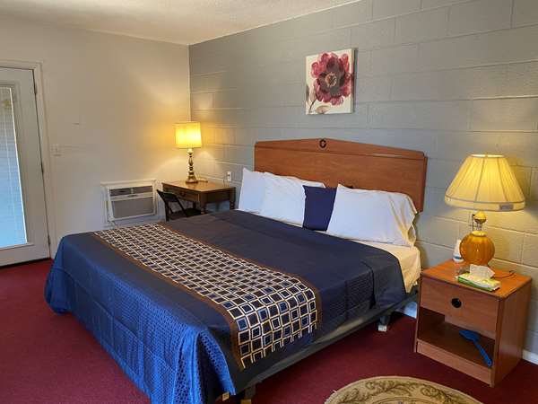  - Knights Inn Fairview