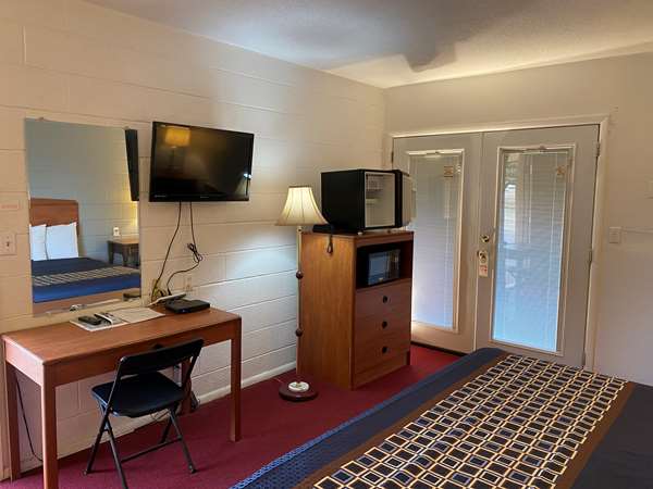  - Knights Inn Fairview