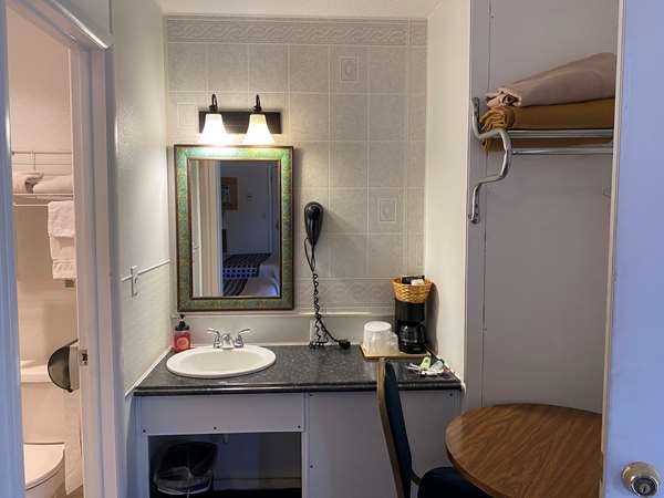  - Knights Inn Fairview