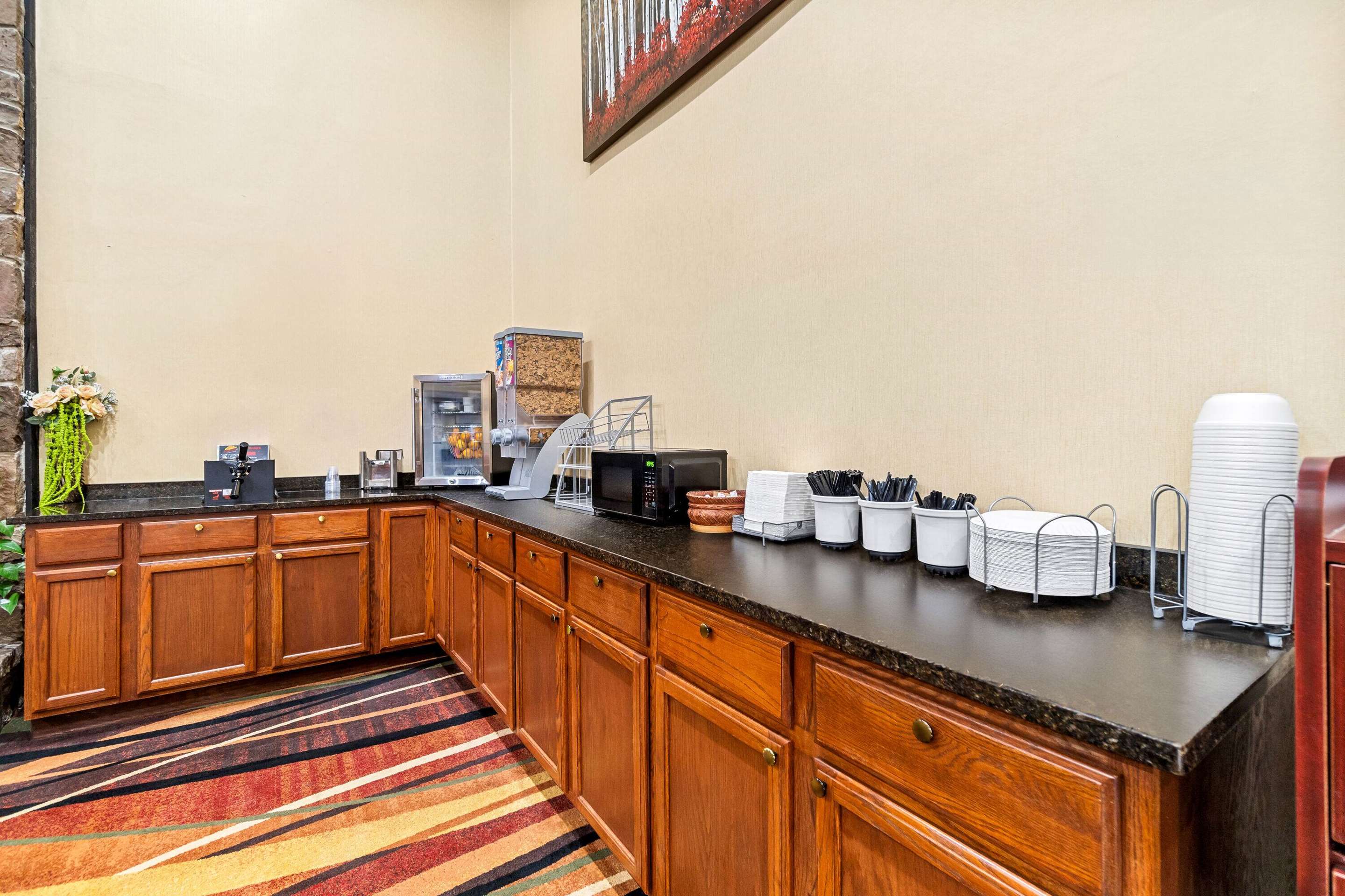 Breakfast Area | Super 8 by Wyndham Paragould
